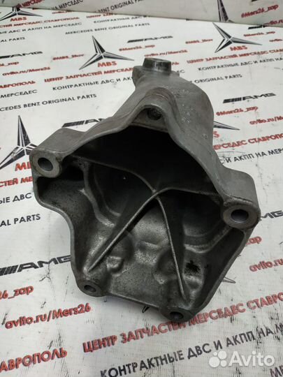 Кронштейн двигателя om651 w212 Mercedes левый
