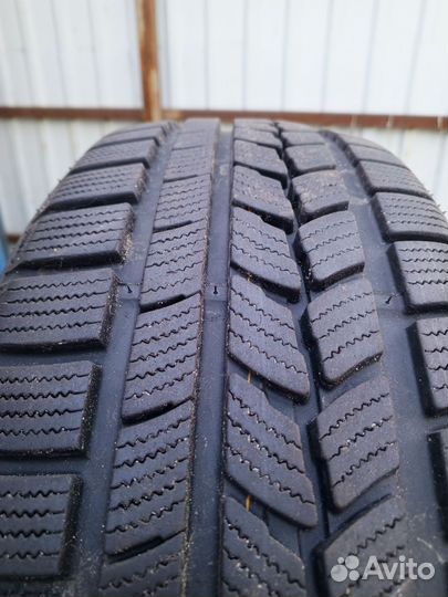 Roadstone Winguard Sport 215/60 R17
