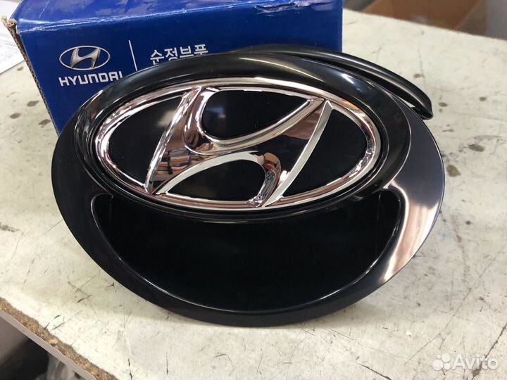 Ручка багажника 817201R210