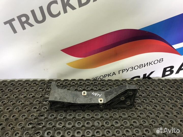 Кронштейн переднего бампера левый