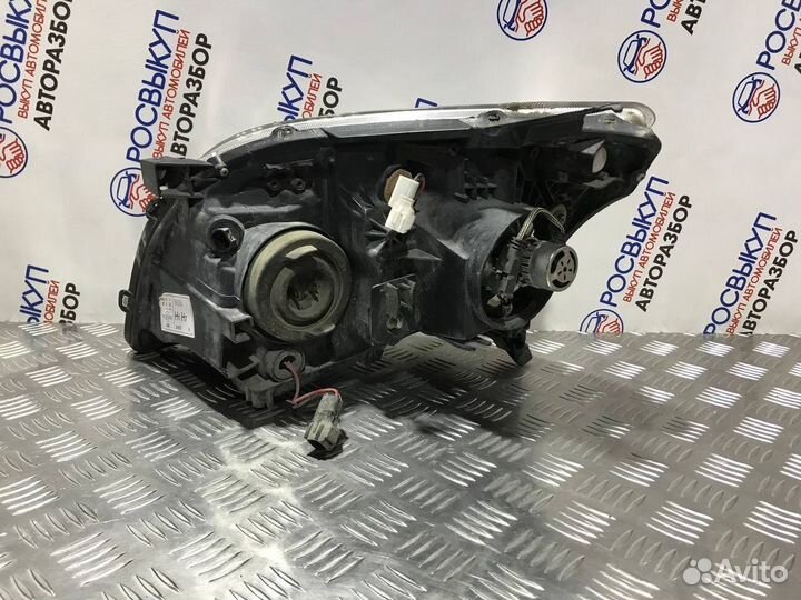 Фара правая Toyota Avensis 2 T250