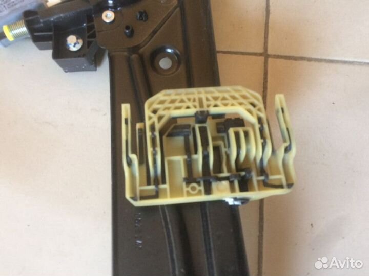 BMW F10 Стеклоподъемник передний левый с Японии