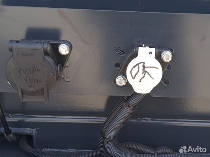 Полуприцеп тентованный UzAutoTrailer UAT-SCG-9226.01, 2023