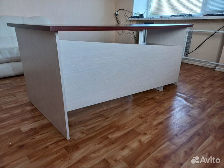Рабочий письменный стол 1700х900