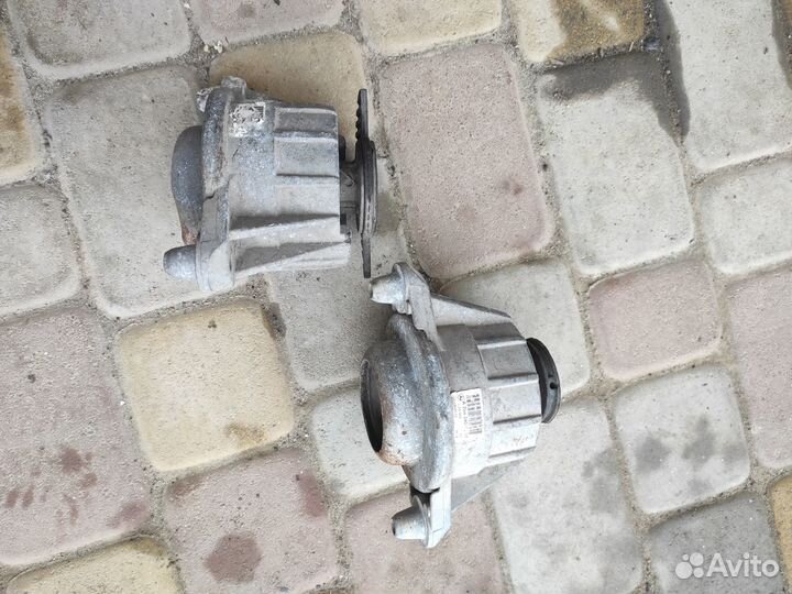 Подушка двигателя мерседес W204/207/212/218