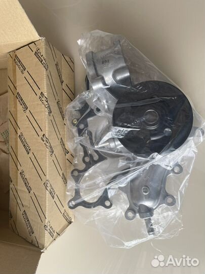 Помпа Toyota Land Cruiser 200