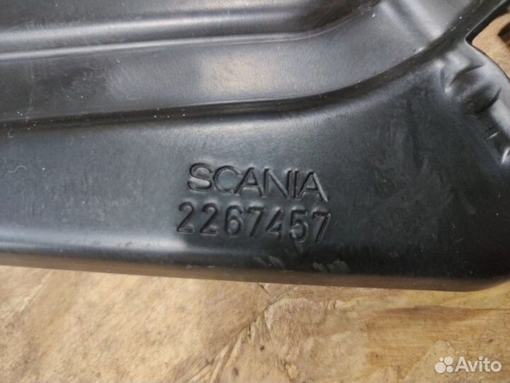 Кронштейн спальной полки правый Scania P 440