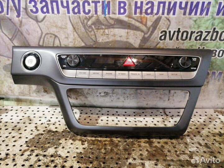 Рамка центральная в торпедо Hyundai Sonata 7 (LF)