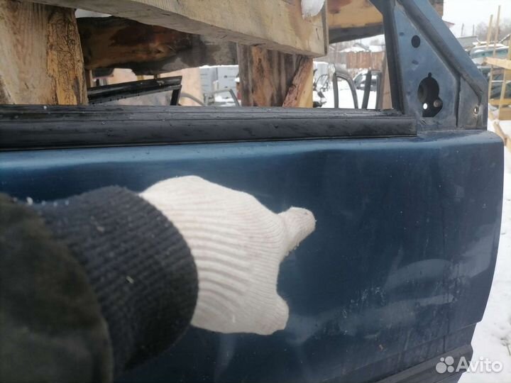 Передняя правая дверь Volvo 940