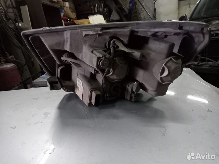 Передняя правая фара LADA Vesta