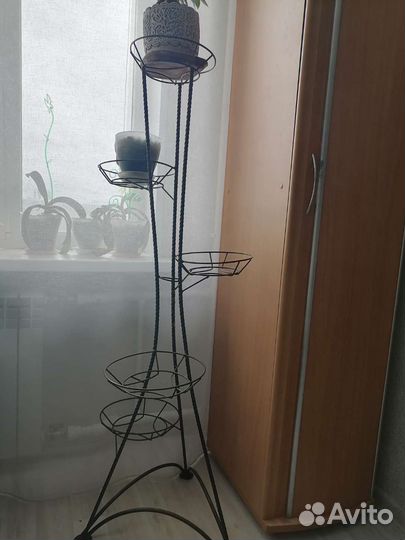 Подставка для цветов напольная металлическая