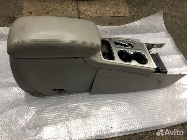 Подлокотник в сборе Jeep Grand Cherokee WK2