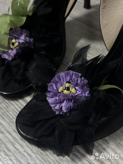 Босоножки Fabi с цветами 38 размер