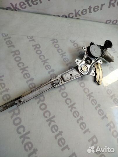 Стеклоподъемник задний правый Nissan Fuga 2006