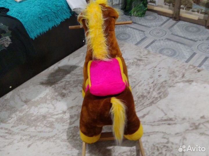 Детская качалка лошадь