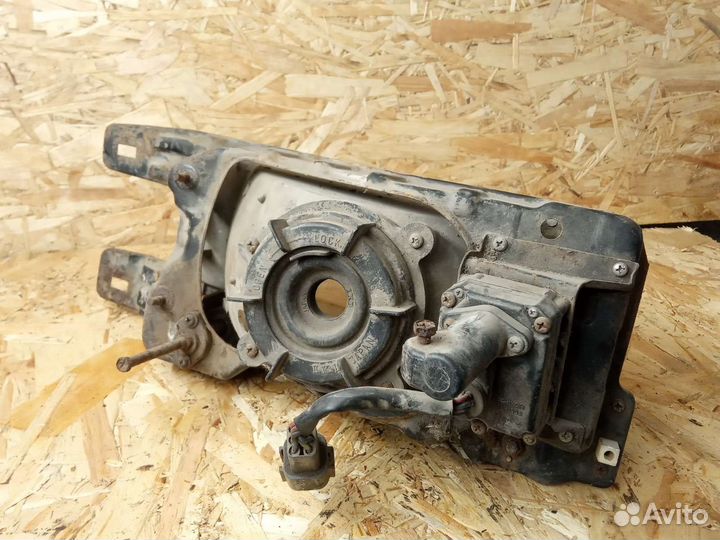 Фара правая Nissan Maxima