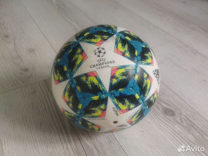 Обменяю мяч для мини футбола. На обычный