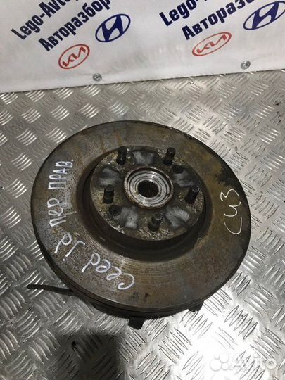 Кулак поворотный передний правый Kia Ceed JD D4FB