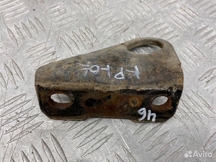 Б/У Буксировочный крюк задний Toyota Rav4 (1) XA10