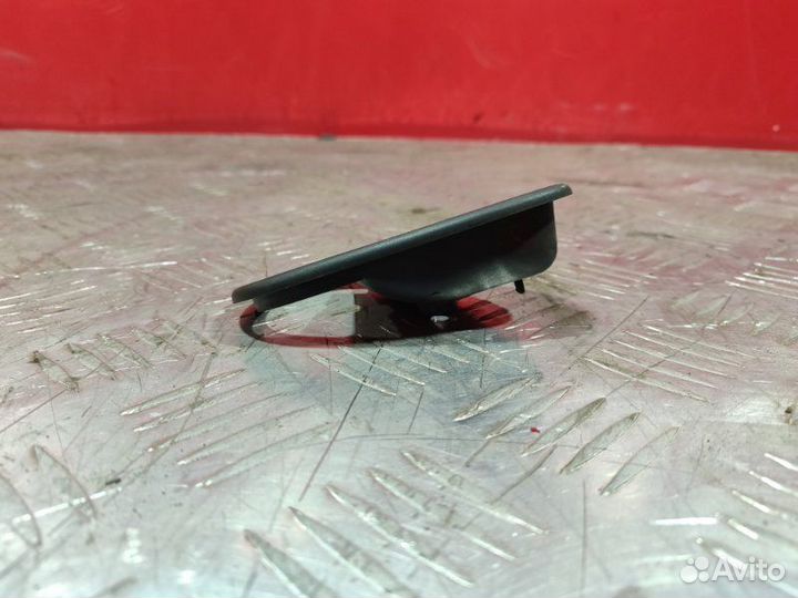 Накладка внутренней ручки двери передняя правая