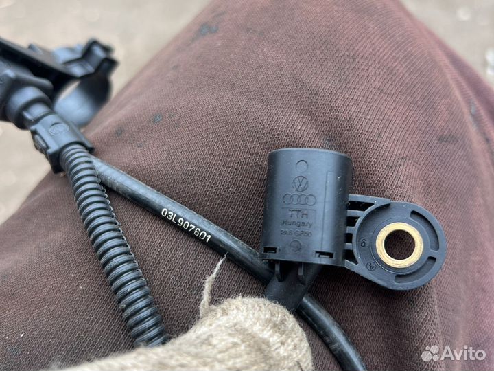 Датчик распредвала VAG 03L907601