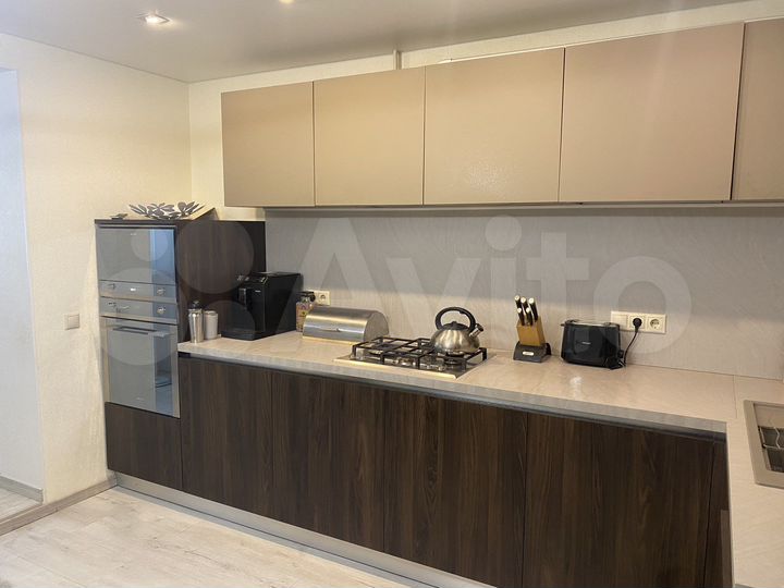 4-к. квартира, 128 м², 1/10 эт.