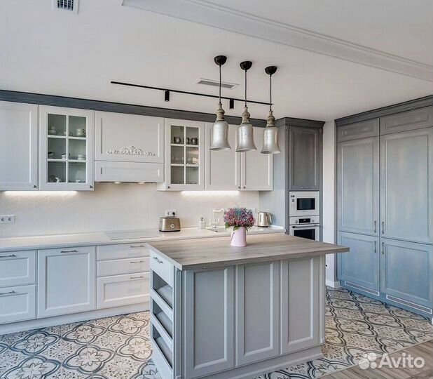 Кухонный гарнитур в современном стиле на заказ