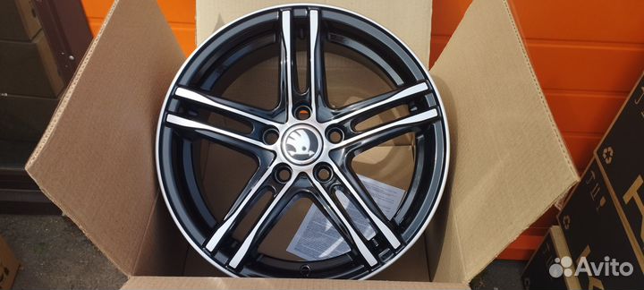 Диски с логотипом Шкода R15 для Skoda Rapid