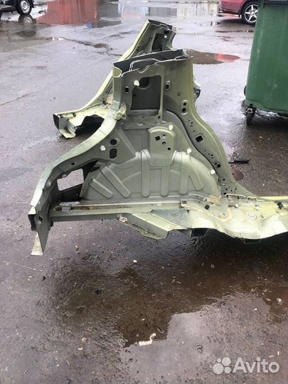 Крыло заднее левое Renault Megane