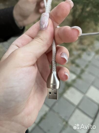 Зарядка на iPhone провод