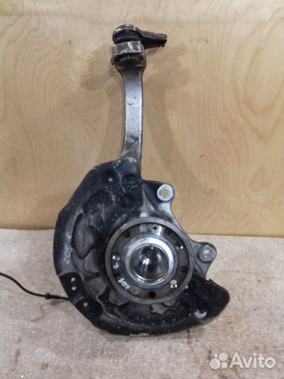 Кулак передний правый Mercedes С 205 W205 оригинал