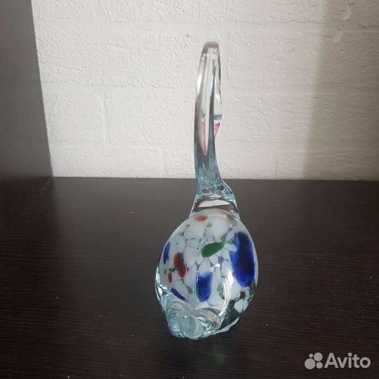 Стеклянный сувенирный лебедь