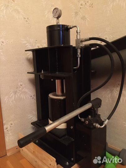 Маслопресс (60 тонн усилие)