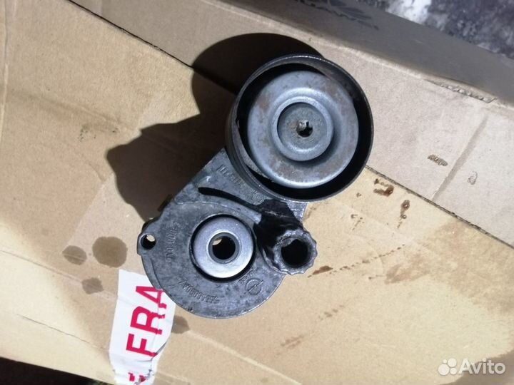 Натяжитель приводного ремня Opel Meriva Astra