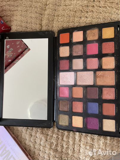 Палетка теней revolution friends