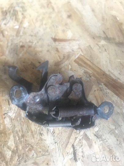 Замок капота передний Nissan Avenir PW11 QR20DE