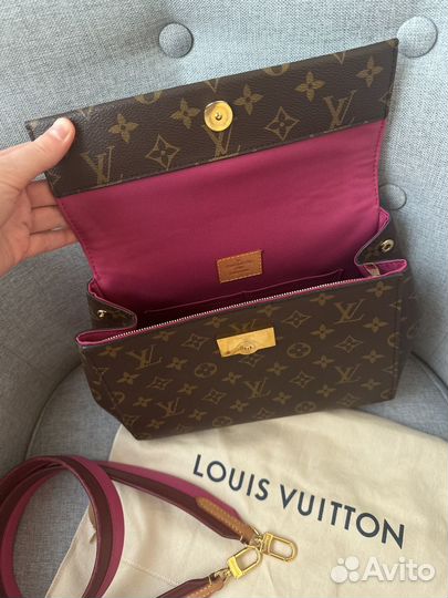 Сумка Louis Vuitton Cluny BB с розовым ремнем