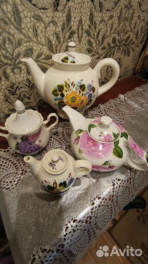 Чайники заварочные и сахарница