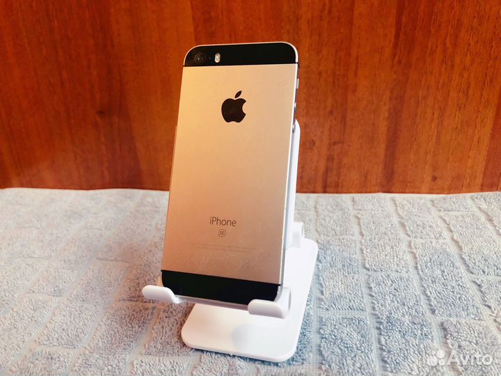 iPhone SE, 32 ГБ
