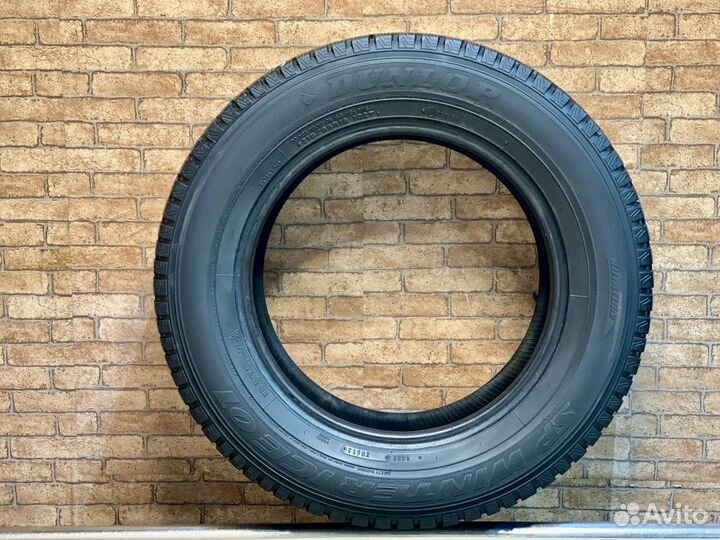 Dunlop SP Winter Ice 01 215/65 R16