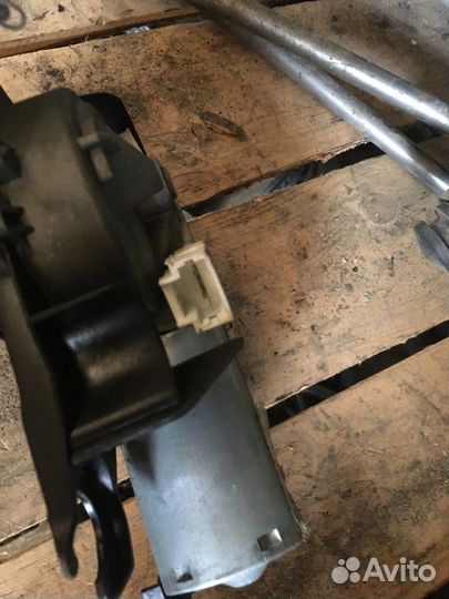 Моторчик стеклоочистителя задний (Peugeot 308)