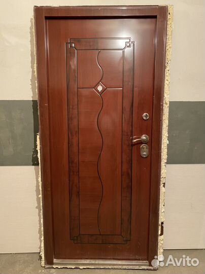 Дверь входная металлическая, с новостройки