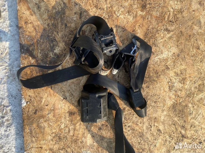 Задние ремни безопасности Volkswagen Polo 5