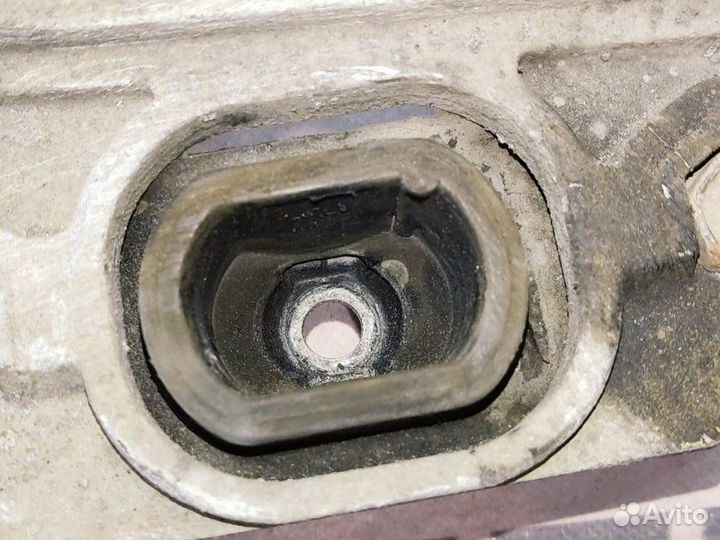 Кронштейн опоры МКПП Nissan Qashqai