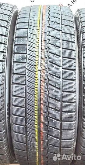 Bridgestone Blizzak VRX2 215/55 R17 91N