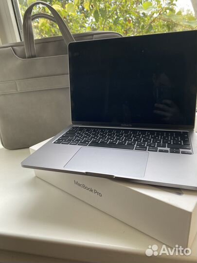 Macbook pro 13 2020 M1 touch bar 256gb