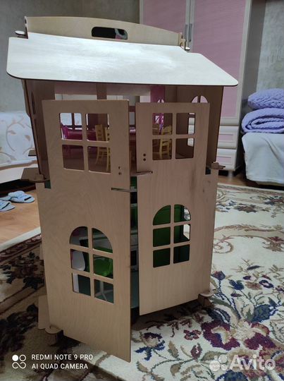 Кукольный домик с мебелью