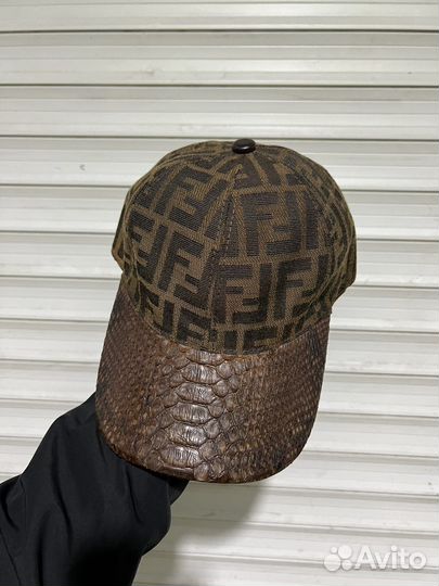 Кепка питон fendi