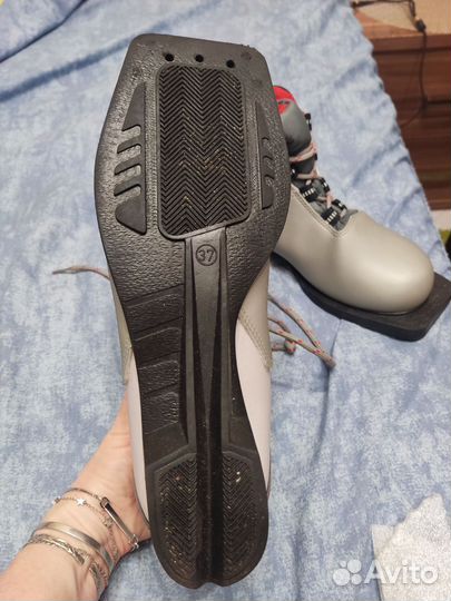 Лыжные ботинки 37 размер новые