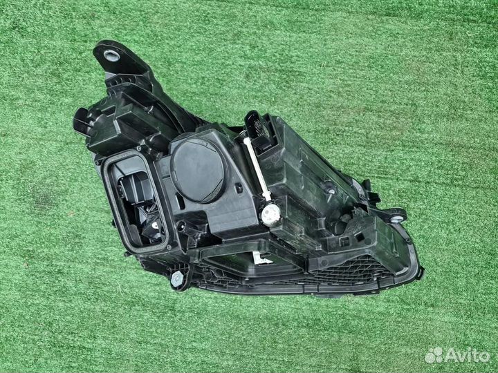 Фара левая Mercedes-Benz E-Class